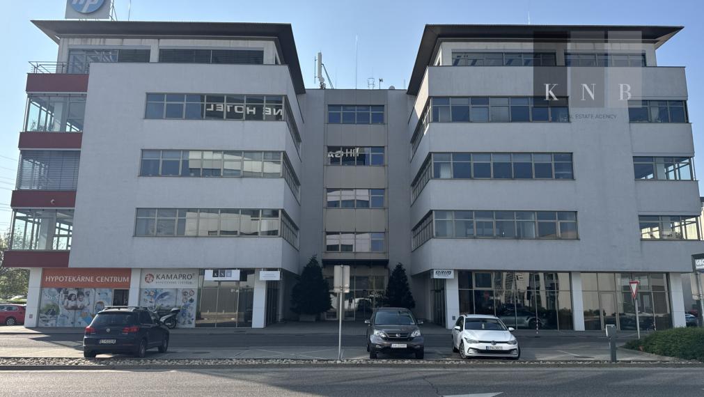 Prenájom samostatného kancelárskeho priestoru od 200 m² v GBC I v meste Bratislava