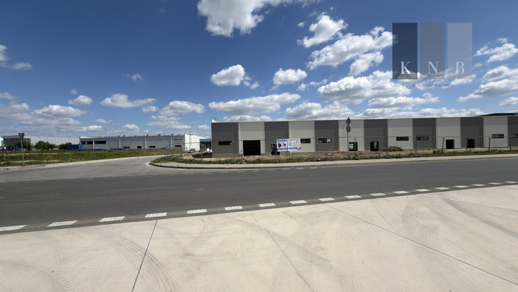 Predaj úplne nových obchodných skladov od 300 m² pri diaľnici D1 SENEC