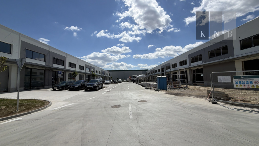 REZERVOVANÉ - Predaj úplne nových obchodných skladov od 300 m² pri diaľnici D1 SENEC