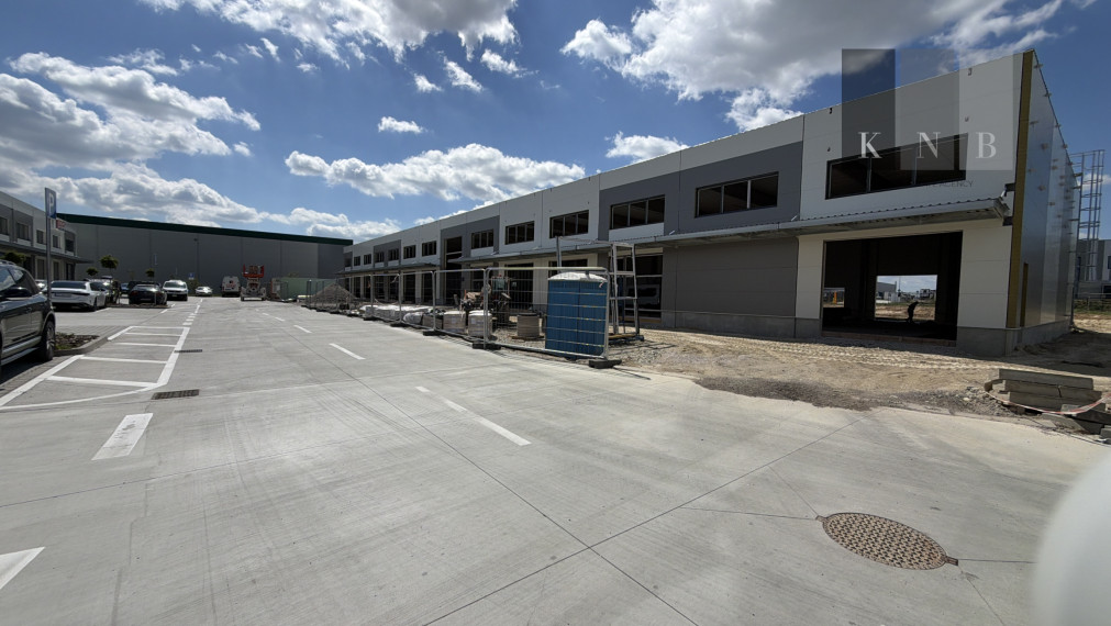 Predaj úplne nových obchodných skladov od 300 m² pri diaľnici D1 SENEC
