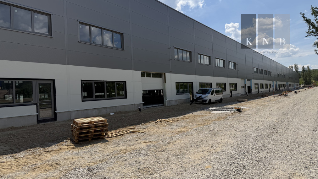 Prenájom priestoru od 450 m² v kombinácii SKLAD, SHOWROOM, KANCELÁRIA s tepelnými čerpadlami v meste Bratislava