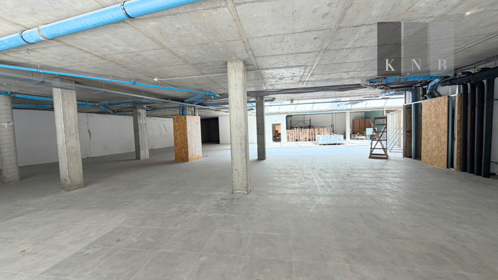 Prenájom prízemných obchodných priestorov od 55 m² do 1330 m² priamo v historickom centre mesta Trnava