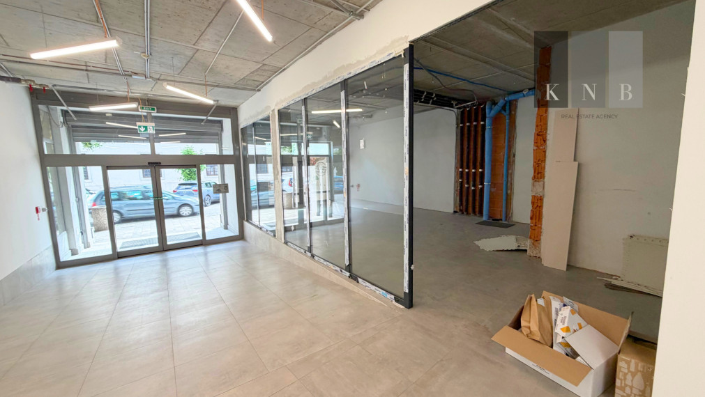 Prenájom prízemných obchodných priestorov od 55 m² do 1330 m² priamo v historickom centre mesta Trnava