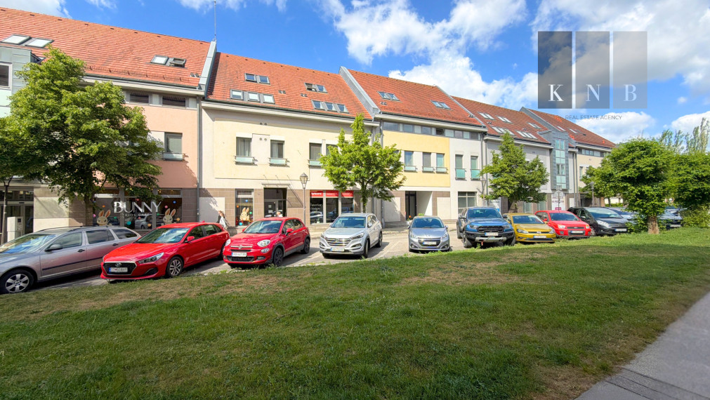 Prenájom prízemných obchodných priestorov od 55 m² do 1330 m² priamo v historickom centre mesta Trnava