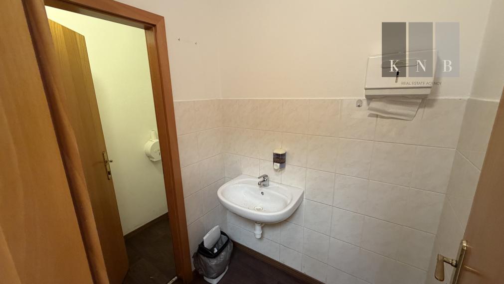 5-room non-residential space 180 m² for sale on Trnavská cesta Street in Bratislava