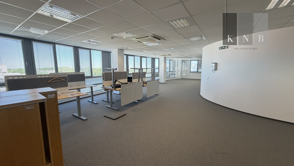 Prenájom samostatného kancelárskeho traktu 176 m² na Rožňavskej ulici v meste Bratislava