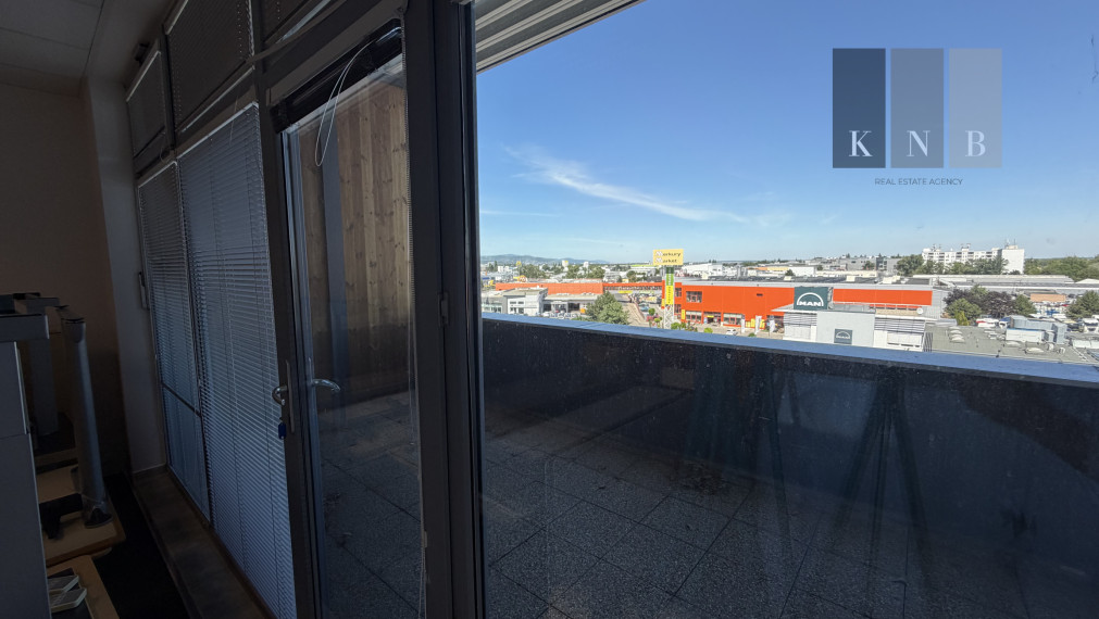 Prenájom samostatného kancelárskeho traktu 176 m² na Rožňavskej ulici v meste Bratislava