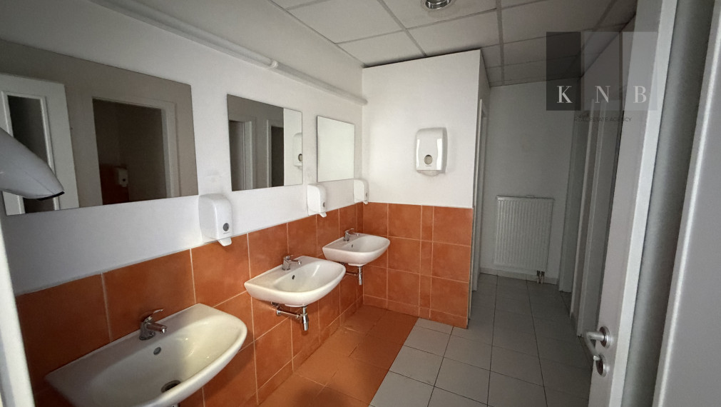 Prenájom samostatného kancelárskeho traktu 176 m² na Rožňavskej ulici v meste Bratislava