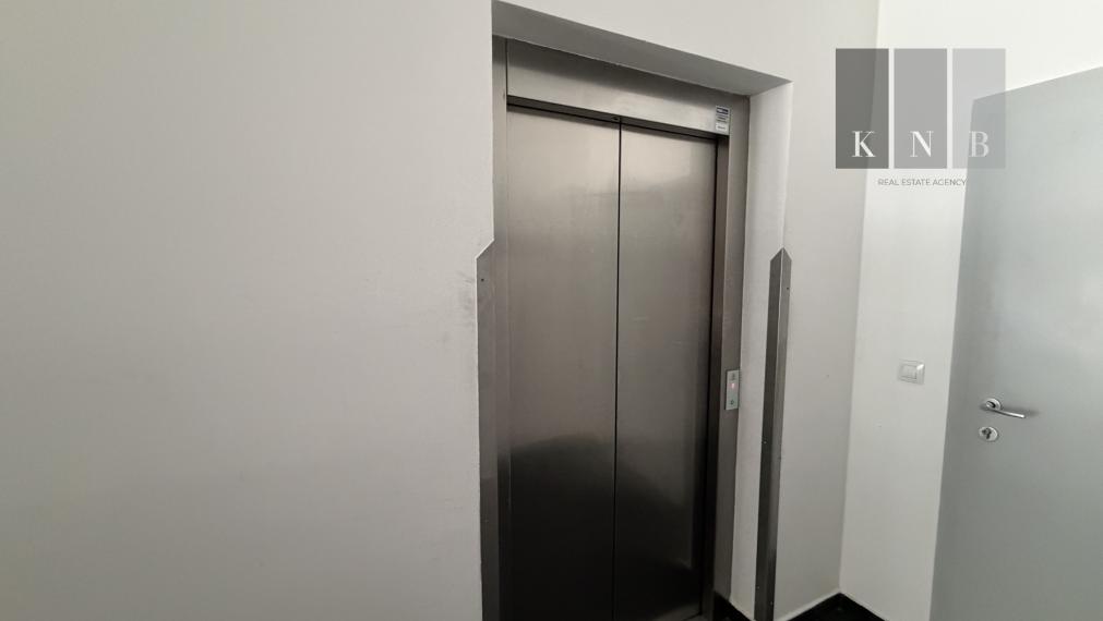 Prenájom samostatného kancelárskeho traktu 176 m² na Rožňavskej ulici v meste Bratislava