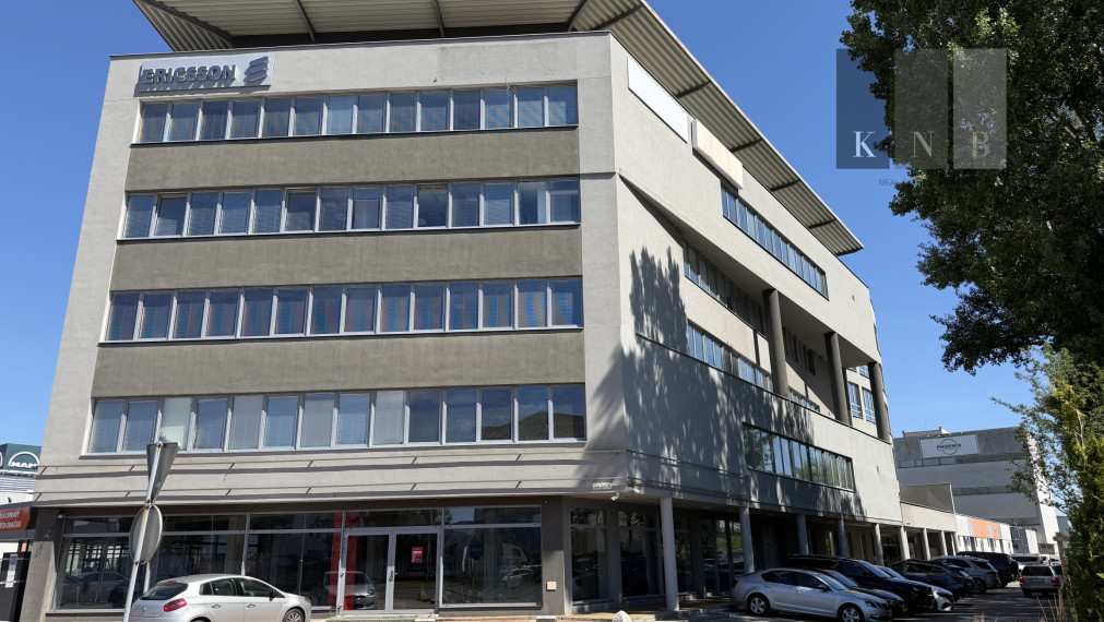 Prenájom samostatného kancelárskeho traktu 173,6 m² na Rožňavskej ulici v meste Bratislava