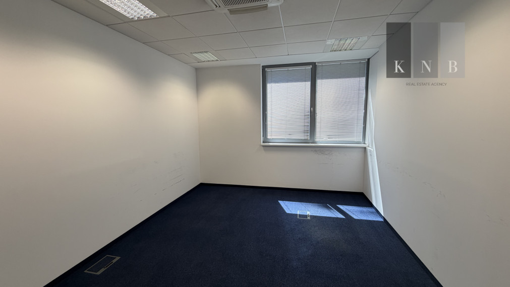 Prenájom samostatného kancelárskeho traktu 173,6 m² na Rožňavskej ulici v meste Bratislava