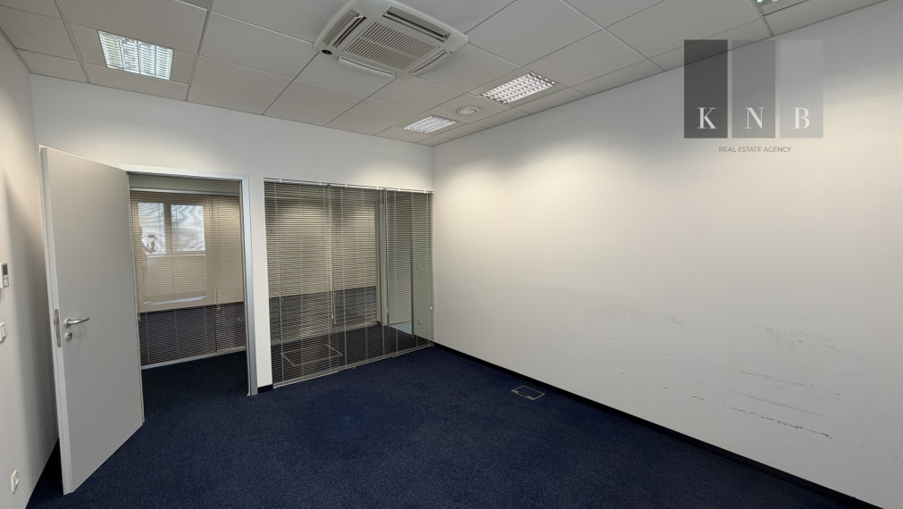 Prenájom samostatného kancelárskeho traktu 173,6 m² na Rožňavskej ulici v meste Bratislava