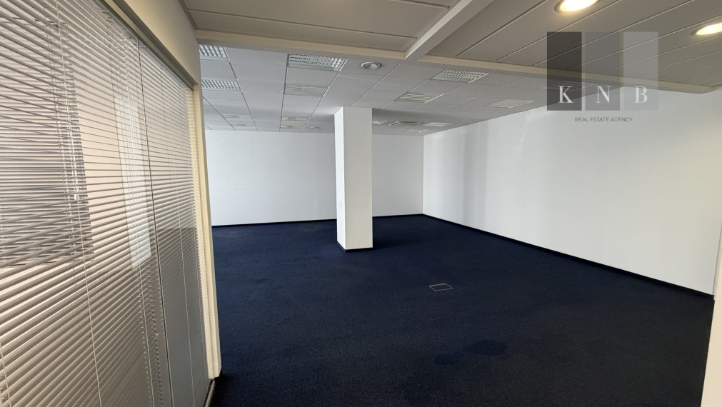Prenájom samostatného kancelárskeho traktu 173,6 m² na Rožňavskej ulici v meste Bratislava
