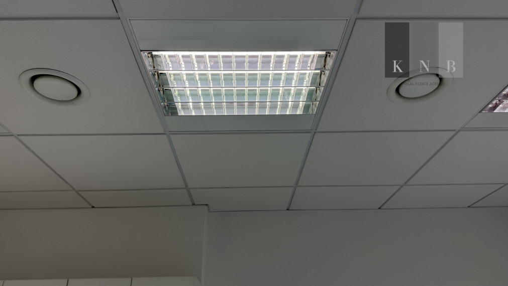 Prenájom samostatného kancelárskeho traktu 173,6 m² na Rožňavskej ulici v meste Bratislava