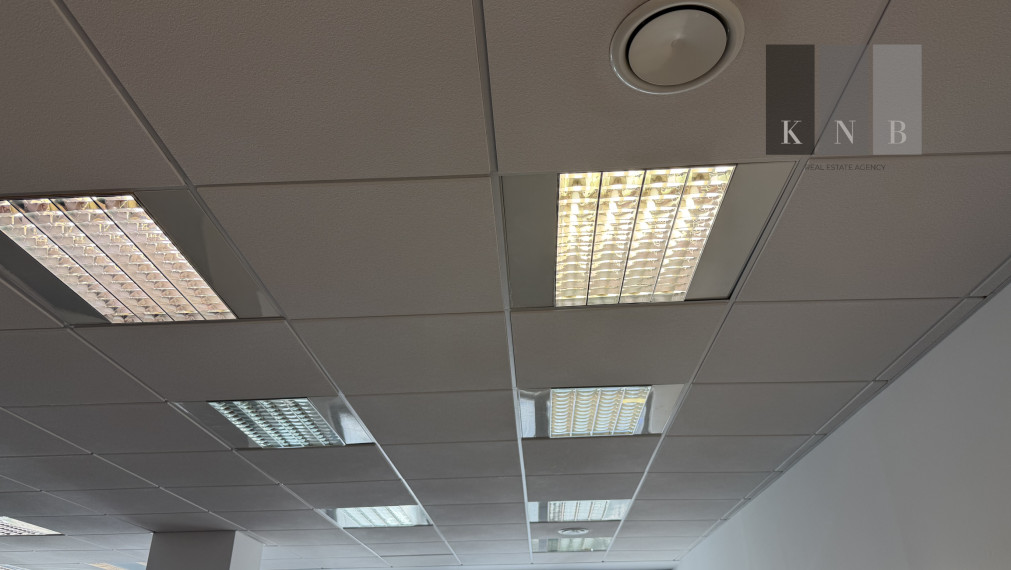 Prenájom samostatného kancelárskeho traktu 173,6 m² na Rožňavskej ulici v meste Bratislava