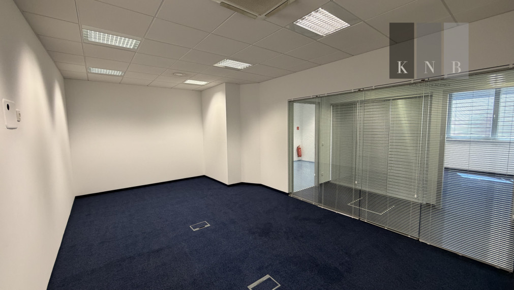 Prenájom samostatného kancelárskeho traktu 173,6 m² na Rožňavskej ulici v meste Bratislava