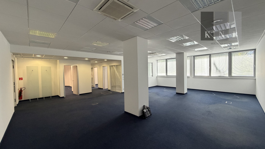 Prenájom samostatného kancelárskeho traktu 173,6 m² na Rožňavskej ulici v meste Bratislava