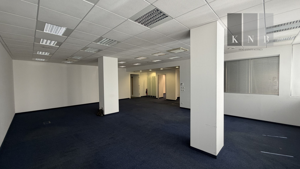 Prenájom samostatného kancelárskeho traktu 173,6 m² na Rožňavskej ulici v meste Bratislava