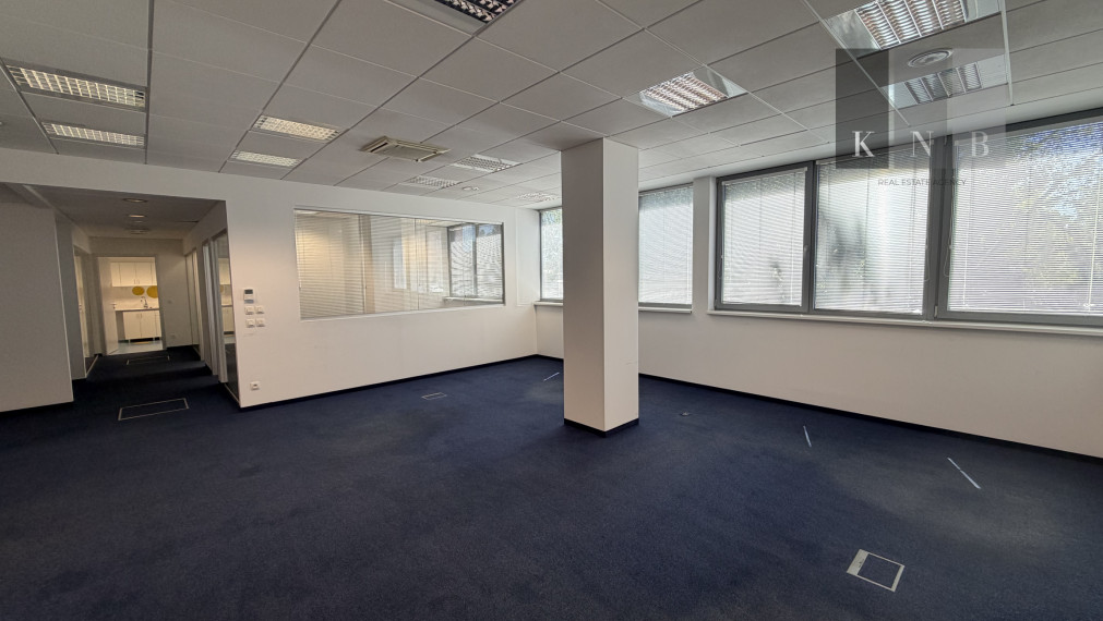Prenájom samostatného kancelárskeho traktu 173,6 m² na Rožňavskej ulici v meste Bratislava