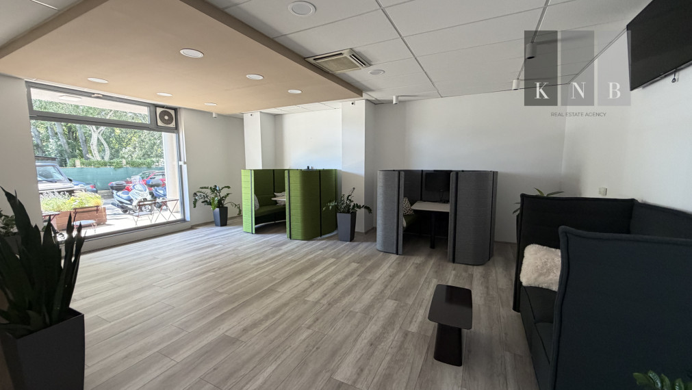 Prenájom samostatného kancelárskeho traktu 173,6 m² na Rožňavskej ulici v meste Bratislava