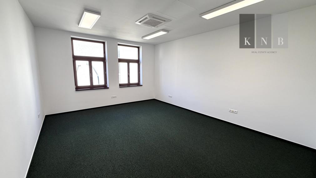 Kancelárske priestory 143 m² na prenájom v historickom centre mesta na Štefanovičovej ulici, Bratislava - Staré Mesto