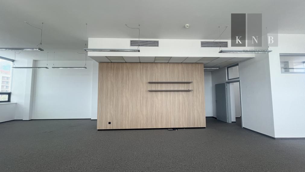 Prenájom moderných kancelárií od 24 m² do 138 m² v skvelej lokalite na Galvaniho ulici, Bratislava – Ružinov