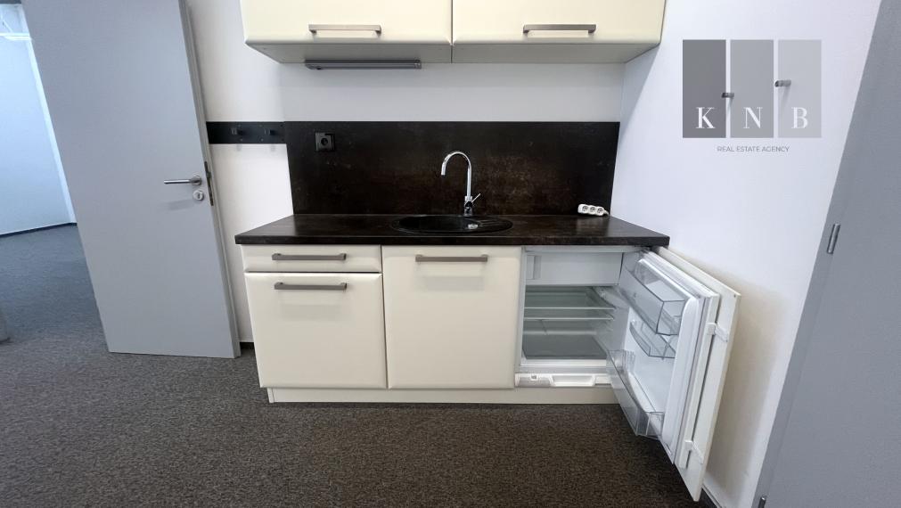 Prenájom moderných kancelárií od 24 m² do 138 m² v skvelej lokalite na Galvaniho ulici, Bratislava – Ružinov