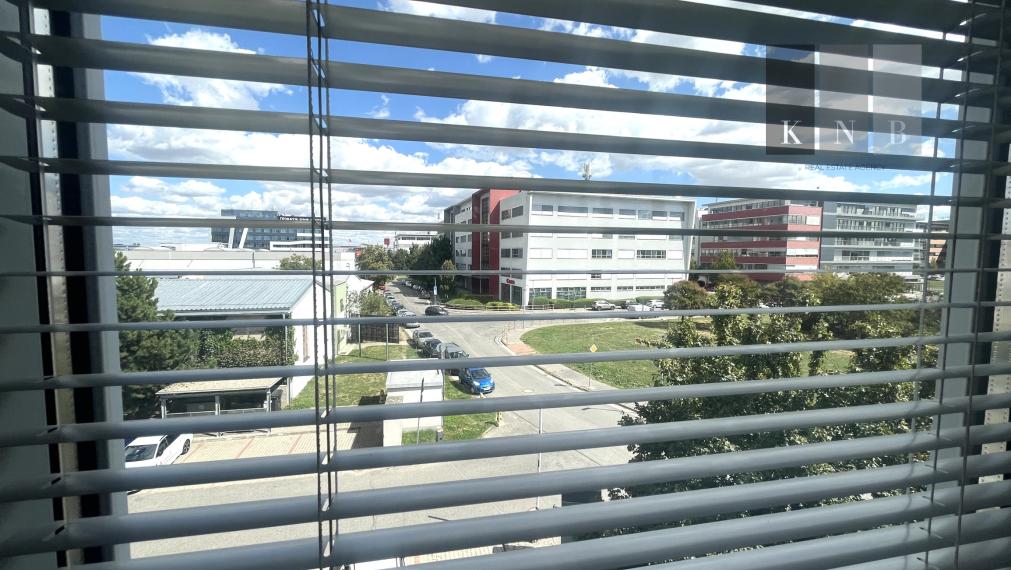 Prenájom moderných kancelárií od 24 m² do 138 m² v skvelej lokalite na Galvaniho ulici, Bratislava – Ružinov