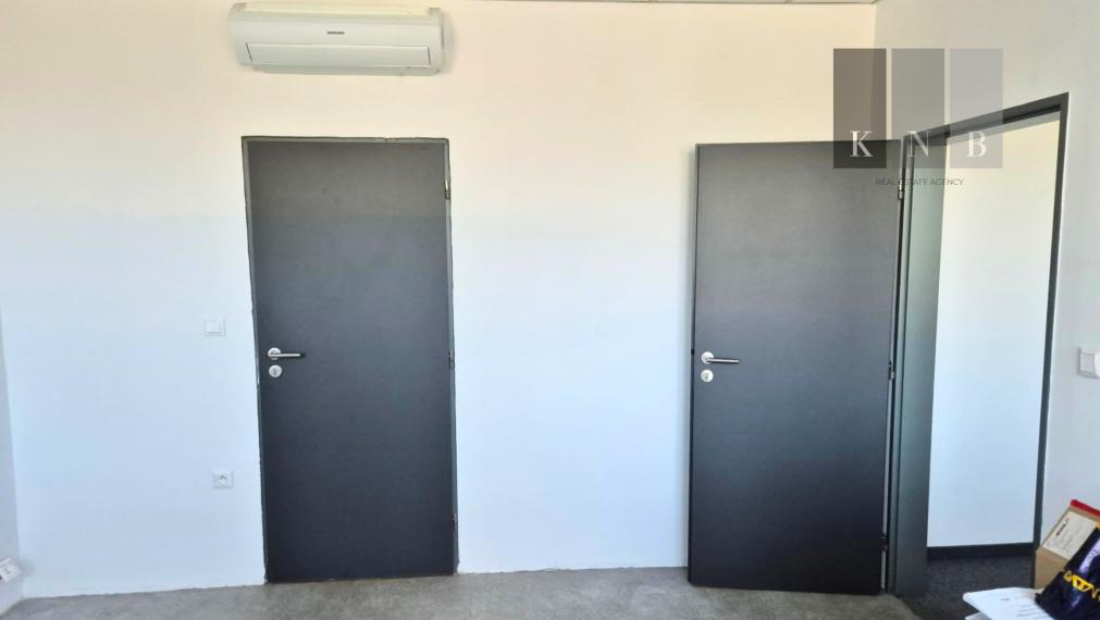 Prenájom kancelárie 18 m² v obchodnom centre NEW LIVING CENTER – Rožňavská, Bratislava