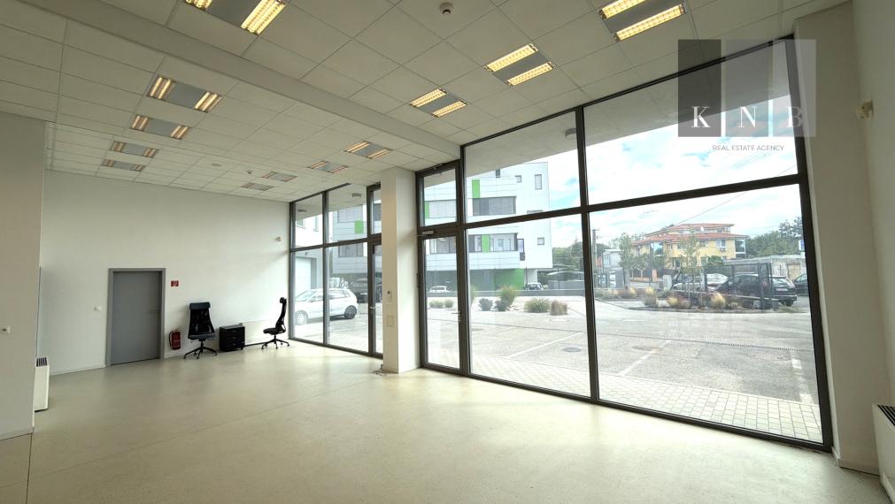 Prenájom moderného obchodného priestoru 98 m² pri Rožňavskej ulici – Bratislava, Nové Mesto