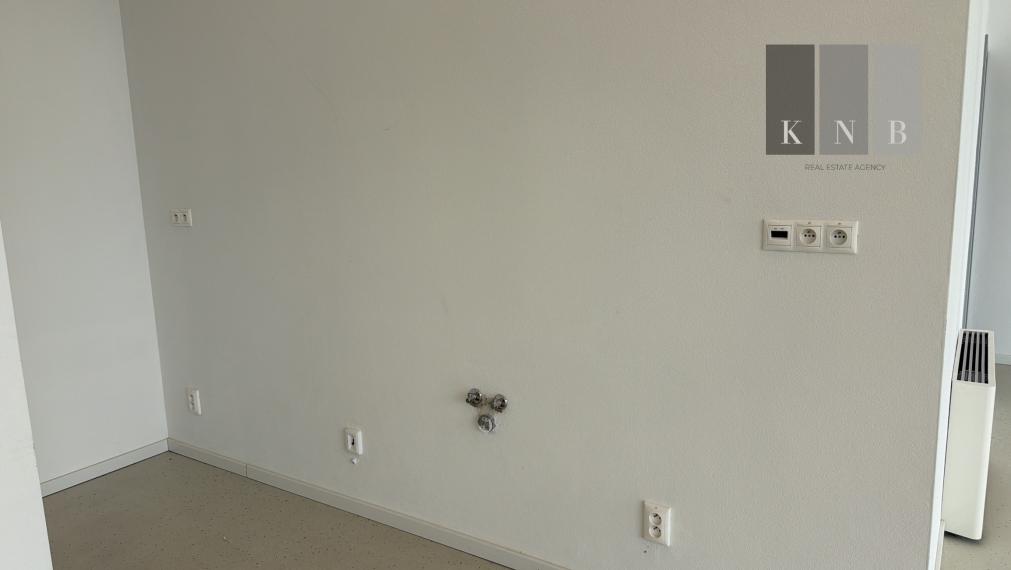 Prenájom moderného obchodného priestoru 98 m² pri Rožňavskej ulici – Bratislava, Nové Mesto