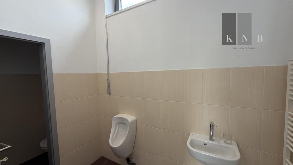 Prenájom moderného obchodného priestoru 98 m² pri Rožňavskej ulici – Bratislava, Nové Mesto
