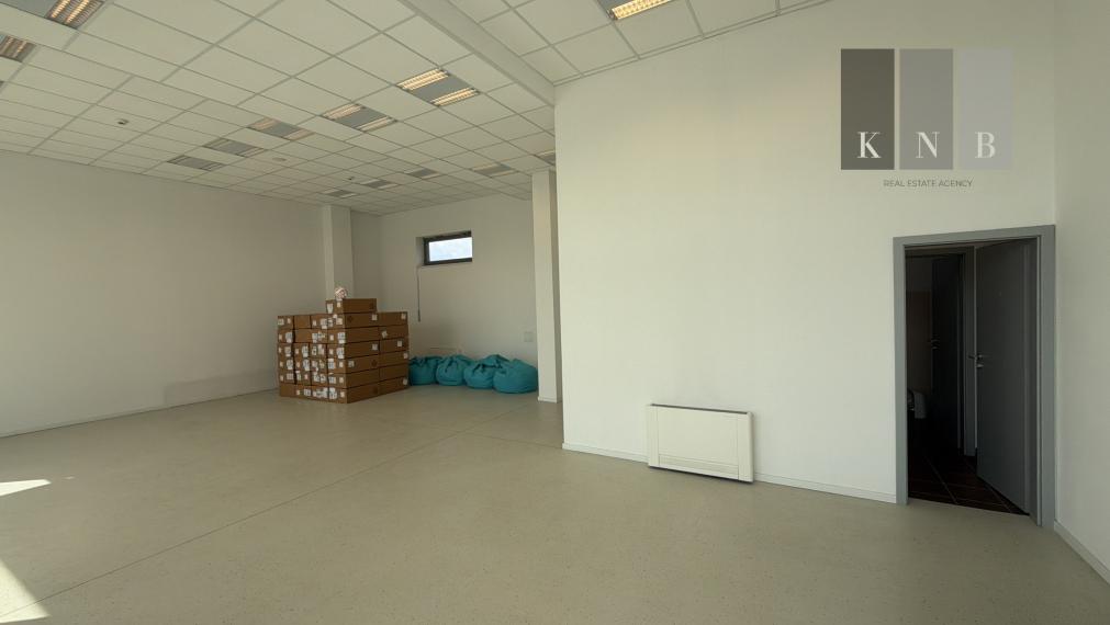 Prenájom moderného obchodného priestoru 98 m² pri Rožňavskej ulici – Bratislava, Nové Mesto