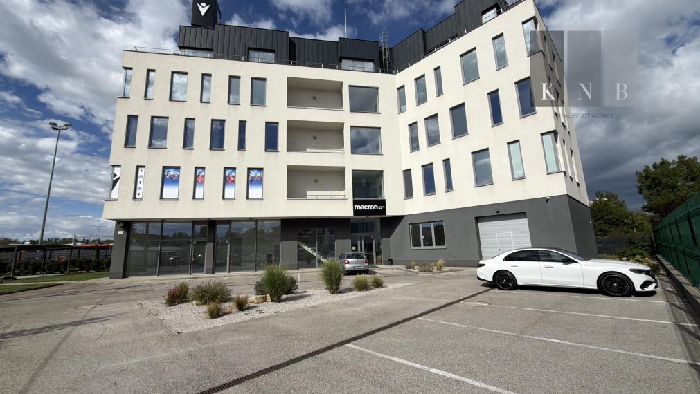 Prenájom samostatného kancelárskeho traktu 330 m² v skvelej lokalite pri Rožňavskej ulici – Bratislava, Nové Mesto