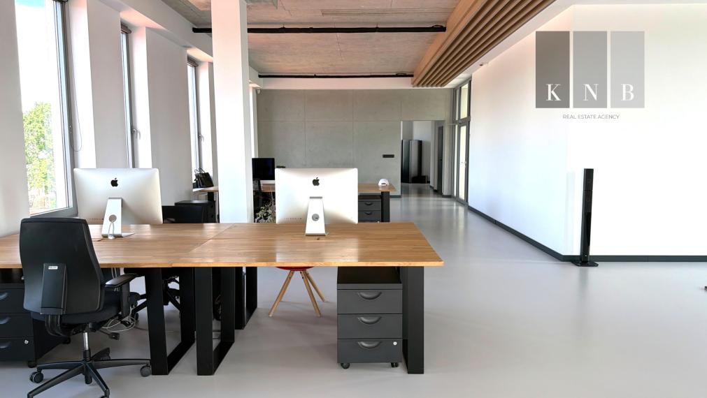 Prenájom samostatného kancelárskeho traktu 330 m² v skvelej lokalite pri Rožňavskej ulici – Bratislava, Nové Mesto