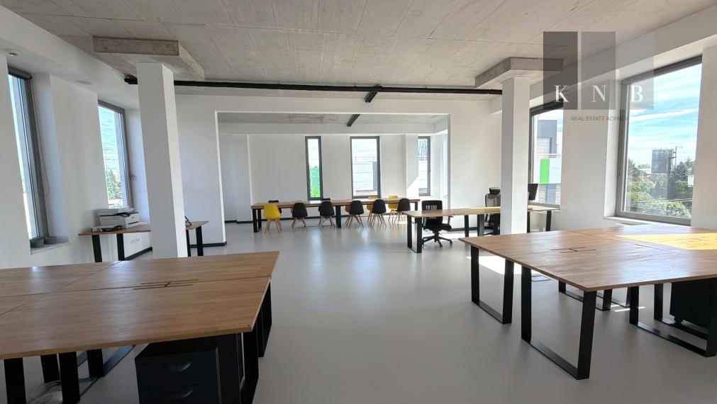 Prenájom samostatného kancelárskeho traktu 330 m² v skvelej lokalite pri Rožňavskej ulici – Bratislava, Nové Mesto