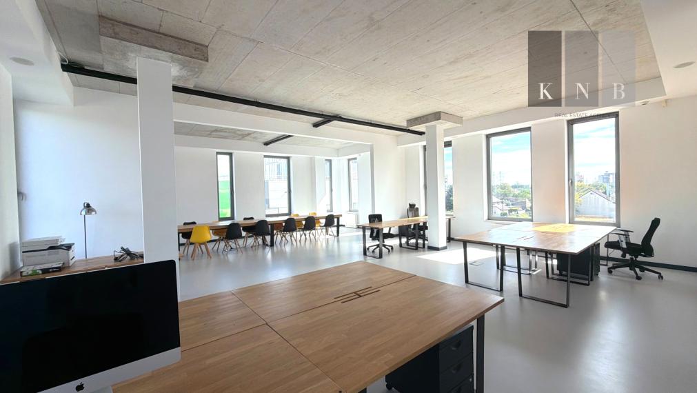 Prenájom samostatného kancelárskeho traktu 330 m² v skvelej lokalite pri Rožňavskej ulici – Bratislava, Nové Mesto