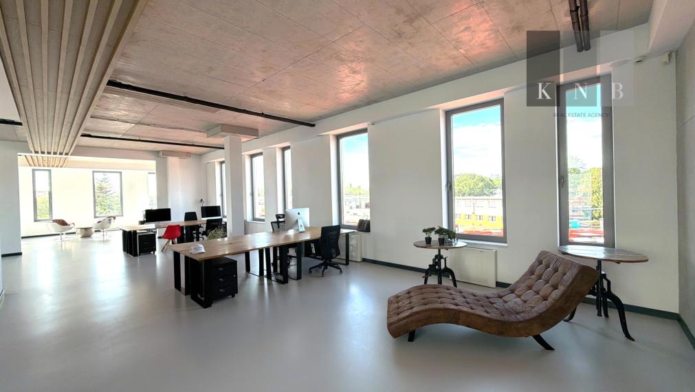 Prenájom samostatného kancelárskeho traktu 330 m² v skvelej lokalite pri Rožňavskej ulici – Bratislava, Nové Mesto