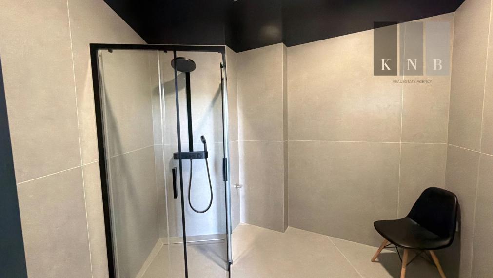 Prenájom samostatného kancelárskeho traktu 330 m² v skvelej lokalite pri Rožňavskej ulici – Bratislava, Nové Mesto