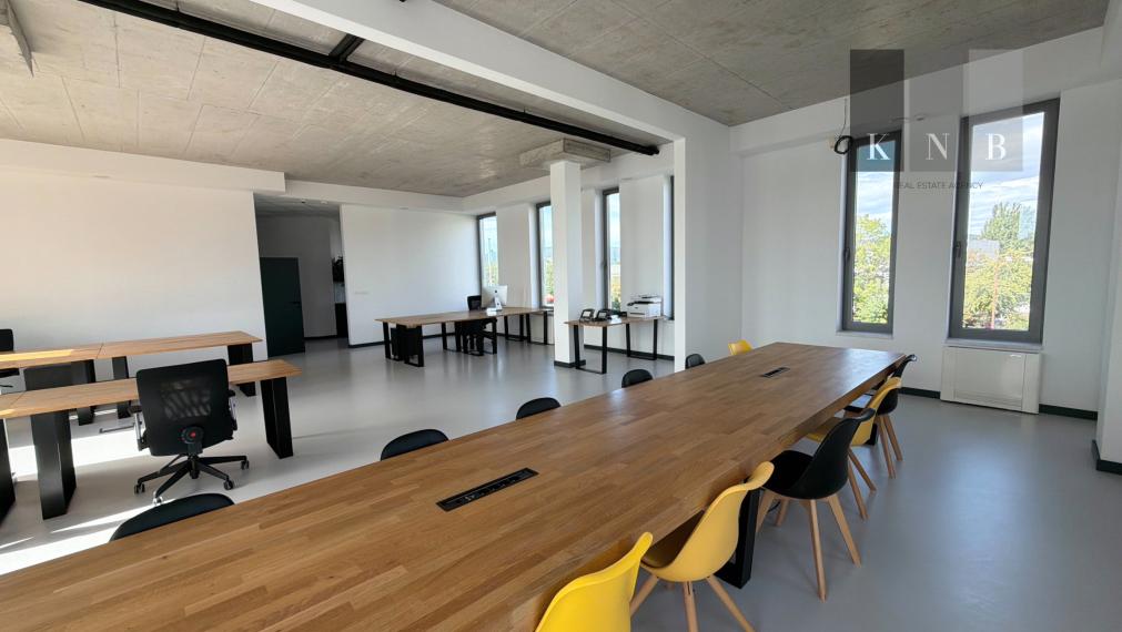 Prenájom samostatného kancelárskeho traktu 330 m² v skvelej lokalite pri Rožňavskej ulici – Bratislava, Nové Mesto