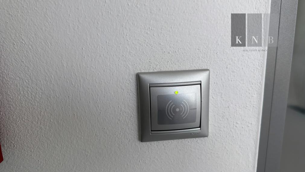 Prenájom samostatného kancelárskeho traktu 330 m² v skvelej lokalite pri Rožňavskej ulici – Bratislava, Nové Mesto