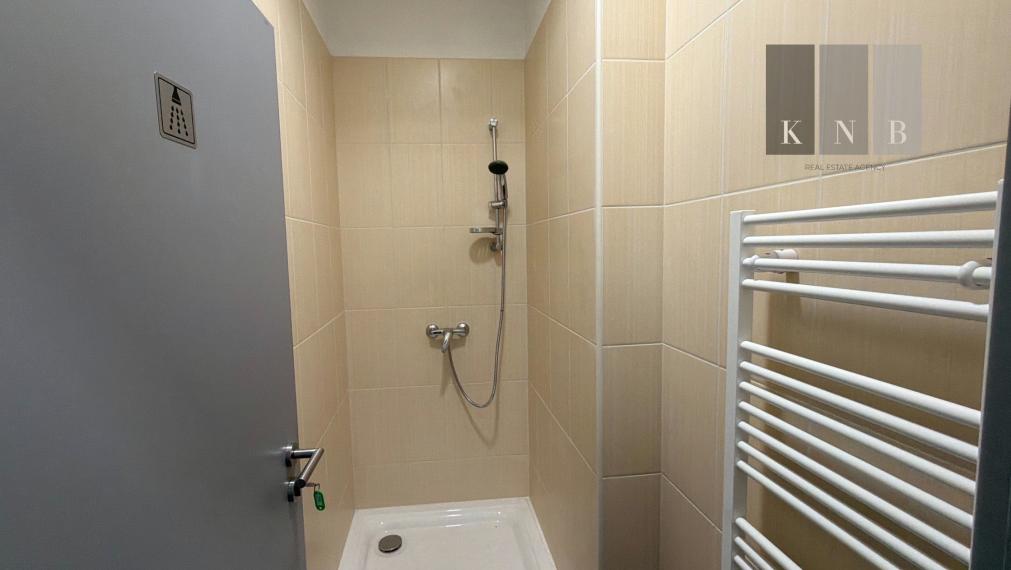 Prenájom samostatného kancelárskeho traktu 330 m² v skvelej lokalite pri Rožňavskej ulici – Bratislava, Nové Mesto