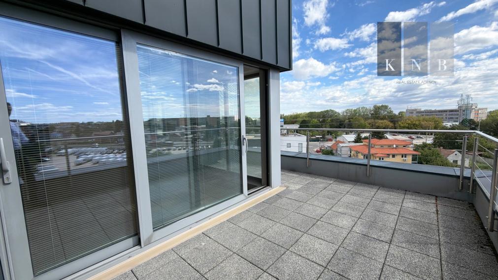 Prenájom samostatného kancelárskeho traktu 274 m² v skvelej lokalite pri Rožňavskej ulici – Bratislava, Nové Mesto