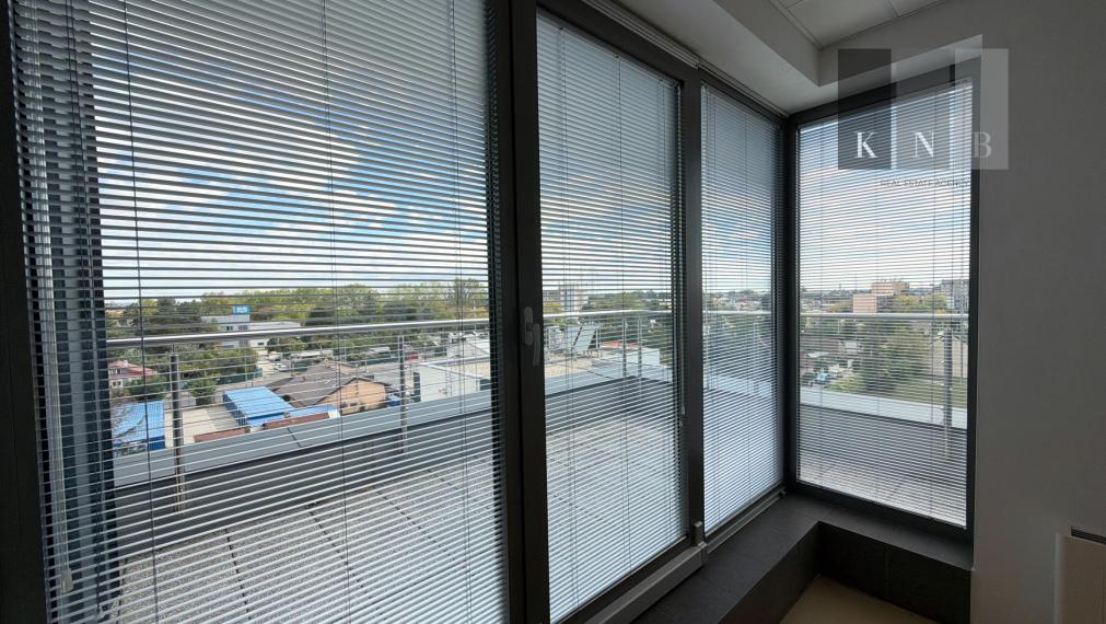 Prenájom samostatného kancelárskeho traktu 274 m² v skvelej lokalite pri Rožňavskej ulici – Bratislava, Nové Mesto