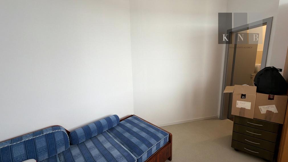 Prenájom samostatného kancelárskeho traktu 274 m² v skvelej lokalite pri Rožňavskej ulici – Bratislava, Nové Mesto
