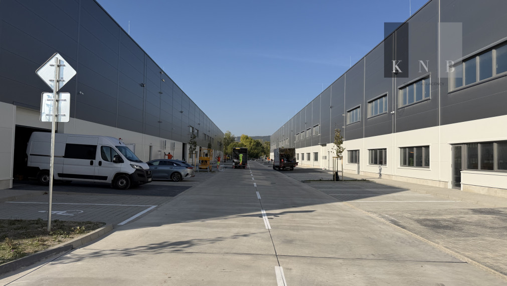 Space for lease from 450 m² combining WAREHOUSE, SHOWROOM, and OFFICE with heat pumps in Bratislava