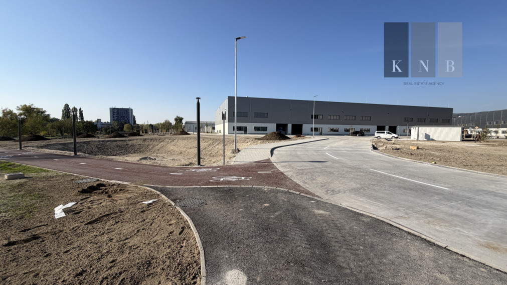Space for lease from 450 m² combining WAREHOUSE, SHOWROOM, and OFFICE with heat pumps in Bratislava