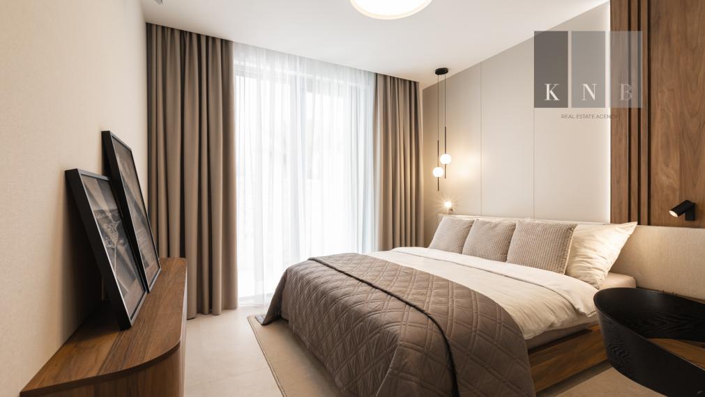 Predaj úplne nového, luxusného a kompletne zariadeného apartmánu s bazénom iba 100 metrov od mora – Rogoznica, Chorvátsko