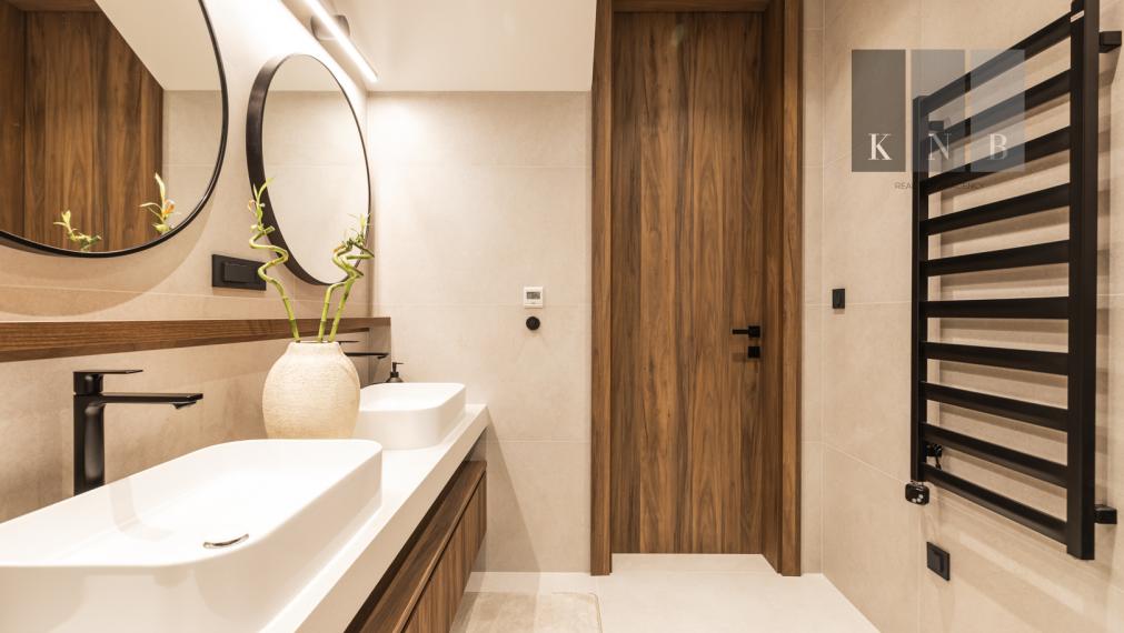 Predaj úplne nového, luxusného a kompletne zariadeného apartmánu iba 100 metrov od mora – Rogoznica, Chorvátsko
