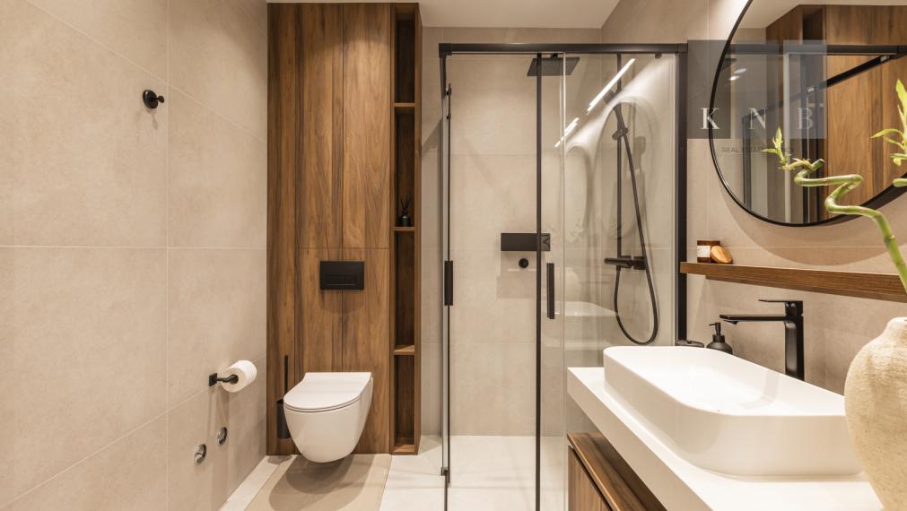 Predaj úplne nového, luxusného a kompletne zariadeného apartmánu iba 100 metrov od mora – Rogoznica, Chorvátsko